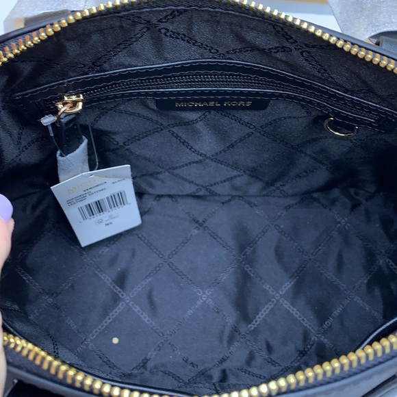MICHAEL KORS
Veronica Medium Saffiano Leather Dome Satchel BLACK COLOR - Picture 12 of 15
